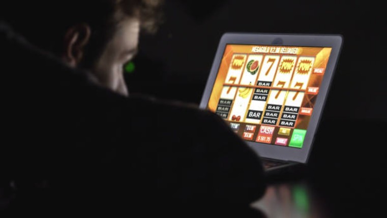 What Online Slot Games Are And How They Are Commonly Presented